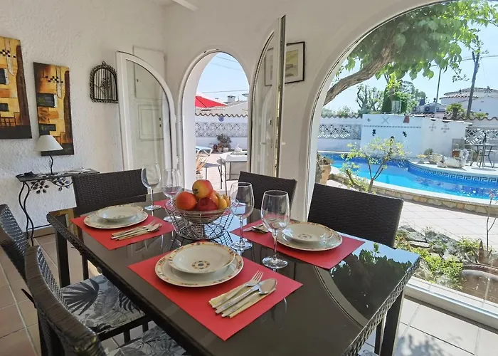 Leon Inmo Casa Ella - 13009 Empuriabrava